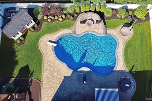 17 Erita Ln, Smithtown, NY 11787 - Photo 2