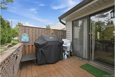31 Stanford Court, Wantagh, NY 11793 - Photo 22