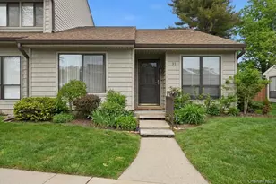 31 Stanford Ct, Wantagh, NY 11793 - Photo 2