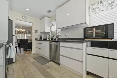 31 Stanford Court, Wantagh, NY 11793 - Photo 6