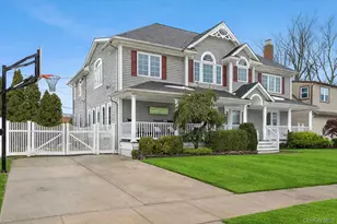 922 Leeds Dr, North Bellmore, NY 11710 - Photo 2