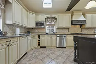 227 Colony St, West Hempstead, NY 11552 - Photo 10