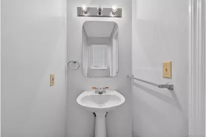 2003 Regent, Mount Kisco, NY 10549 - Photo 20