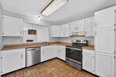 2003 Regent, Mount Kisco, NY 10549 - Photo 16