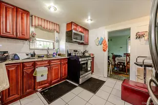 140-19 Foch Blvd, Jamaica, NY 11436 - Photo 4