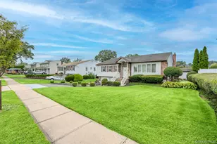 3 Louis Pl, Nesconset, NY 11767 - Photo 2