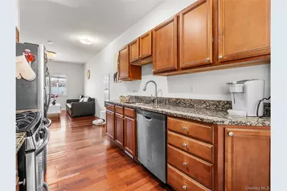 330 Maple Avenue #17, Westbury, NY 11590 - Photo 10