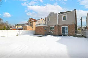 222-03 Kingsbury Ave, Bayside, NY 11364 - Photo 30