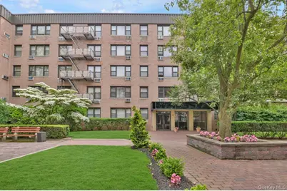 5 Birchwood Court #5J, Mineola, NY 11501 - Photo 18