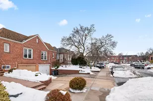 68-10 60th Dr, Maspeth, NY 11378 - Photo 22