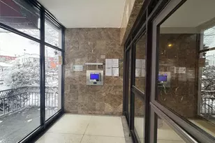 131-11 Kew Gardens Rd, Richmond Hill, NY 11418 - Photo 2