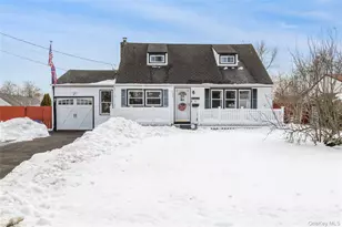 10 Hickory St, Central Islip, NY 11722 - Photo 2