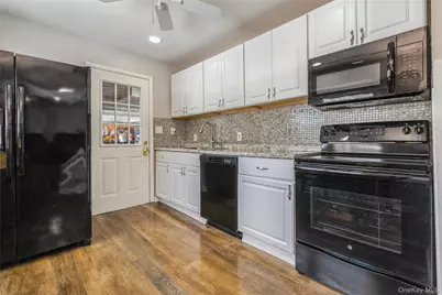 10 Hickory Street, Central Islip, NY 11722 - Photo 8