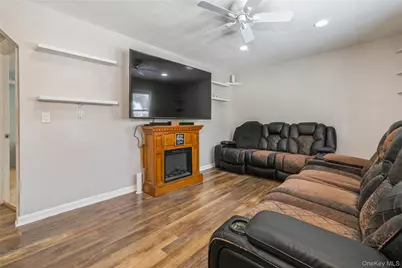 10 Hickory Street, Central Islip, NY 11722 - Photo 6