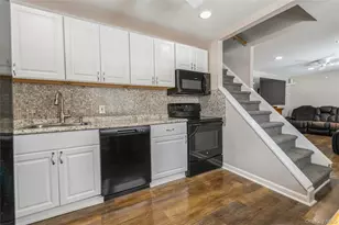 10 Hickory St, Central Islip, NY 11722 - Photo 10