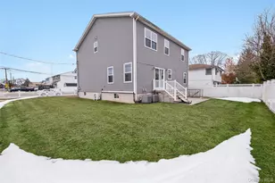 2162 Seamans Nck Rd, Seaford, NY 11783 - Photo 22