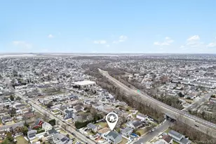 2162 Seamans Nck Rd, Seaford, NY 11783 - Photo 24