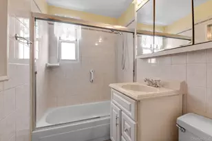 81-05 268th St, New Hyde Park, NY 11040 - Photo 10