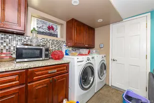 131-07 Van Wyck Expy, Jamaica, NY 11436 - Photo 28