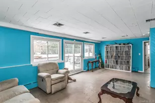 56 Dowsing Pl, Amityville, NY 11701 - Photo 18