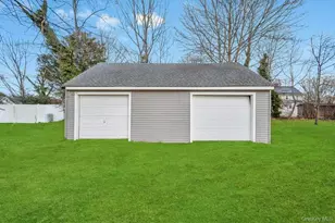 137 Melrose Ave, Massapequa, NY 11758 - Photo 4