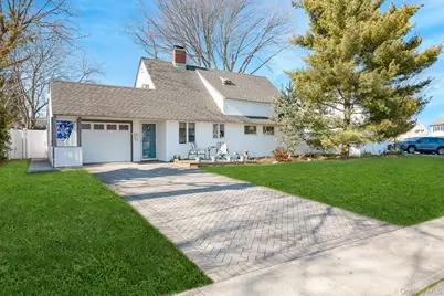 44 Disc Lane, Wantagh, NY 11793 - Photo 2