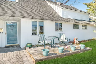 44 Disc Lane, Wantagh, NY 11793 - Photo 4