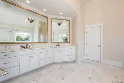 147 Eaton Lane, West Islip, NY 11795 - Photo 36