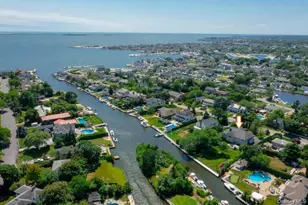 147 Eaton Ln, West Islip, NY 11795 - Photo 48