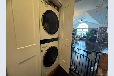 509 Breton Way, Glen Cove, NY 11542 - Photo 16