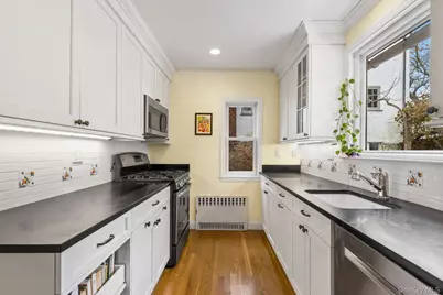 686 Forest Avenue, Larchmont, NY 10538 - Photo 12