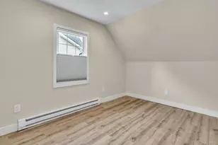 20 Robert Rd, Glen Cove, NY 11542 - Photo 18