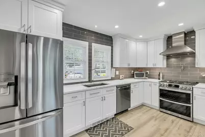 20 Robert Road, Glen Cove, NY 11542 - Photo 6