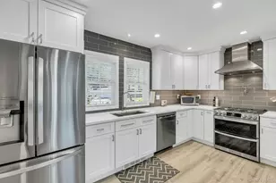 20 Robert Rd, Glen Cove, NY 11542 - Photo 6