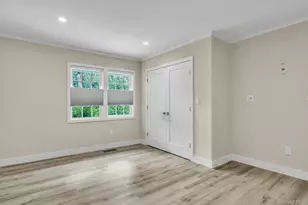 20 Robert Rd, Glen Cove, NY 11542 - Photo 10