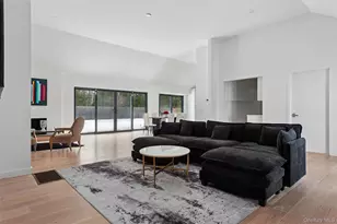 10 Hampton St, Westhampton Beach, NY 11978 - Photo 4