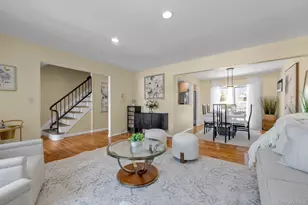 381 Robyn Pl, East Meadow, NY 11554 - Photo 4