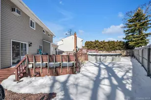 381 Robyn Pl, East Meadow, NY 11554 - Photo 24