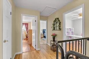 381 Robyn Pl, East Meadow, NY 11554 - Photo 18