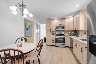 381 Robyn Place, East Meadow, NY 11554 - Photo 8