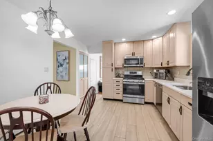 381 Robyn Pl, East Meadow, NY 11554 - Photo 8