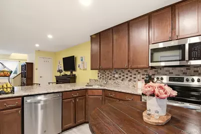 2 Lakeland Place, Farmingville, NY 11738 - Photo 10