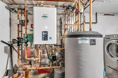 170 Old Courthouse Road, Manhasset Hills, NY 11040 - Photo 30