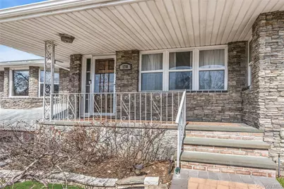 170 Old Courthouse Road, Manhasset Hills, NY 11040 - Photo 2