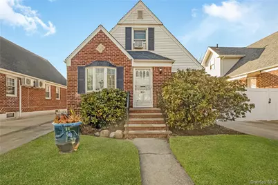 6722 166th Street, Fresh Meadows, NY 11365 - Photo 2