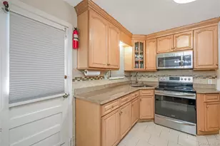 67-22 166th St, Fresh Meadows, NY 11365 - Photo 8