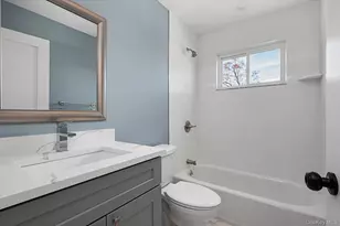 6 Gail Grace Ct, Copiague, NY 11726 - Photo 14