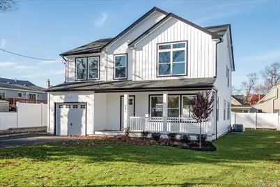 6 Gail Grace Court, Copiague, NY 11726 - Photo 2