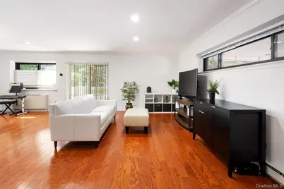 21 Canterbury Road #6, Great Neck, NY 11021 - Photo 4