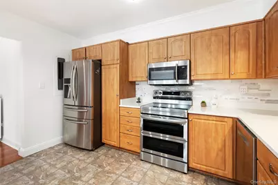 21 Canterbury Road #6, Great Neck, NY 11021 - Photo 10